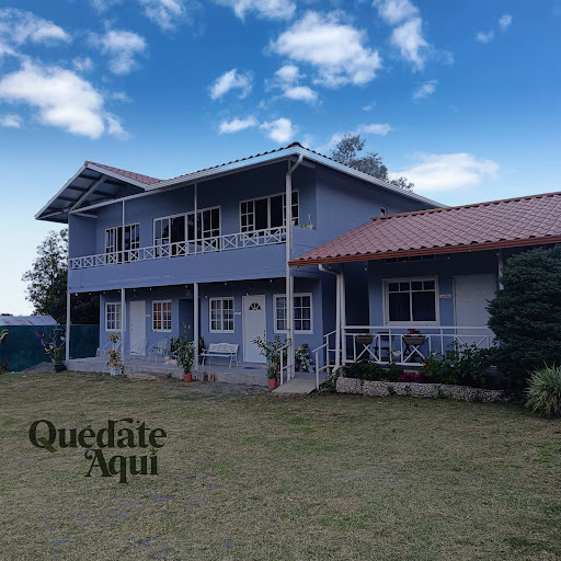 Quédate Aquí – Cabañas en Volcán, Tierras Altas